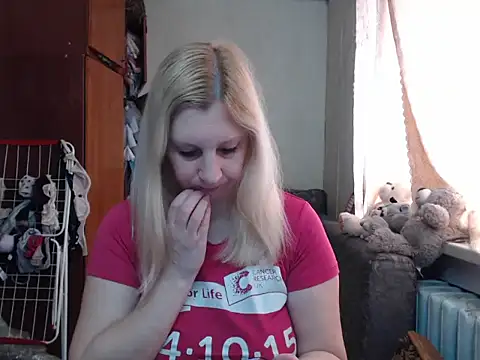 Snapshot of BustyBlond chatting on 03/17/25, 06:07 BustyBlond online show from 03/17/25, 06:07