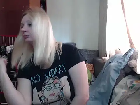 Snapshot of BustyBlond chatting on 03/19/25, 08:45 BustyBlond online show from 03/19/25, 08:45