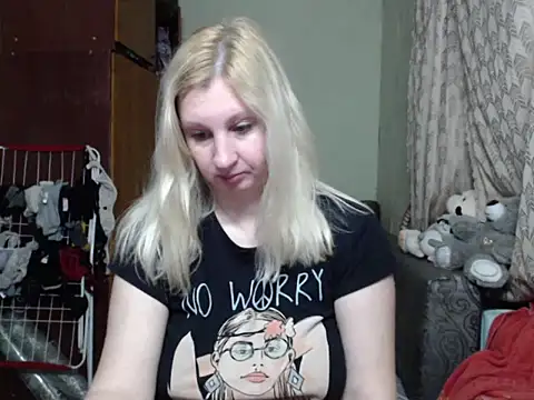 Snapshot of BustyBlond chatting on 03/19/25, 06:01 BustyBlond online show from 03/19/25, 06:01