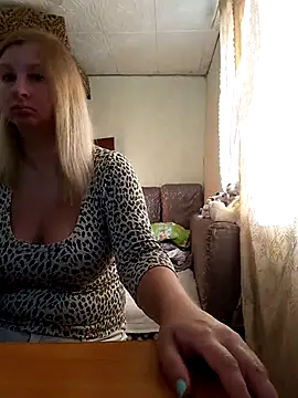 Snapshot of BustyBlond chatting on 09/25/25, 05:22 BustyBlond online show from 09/25/25, 05:22