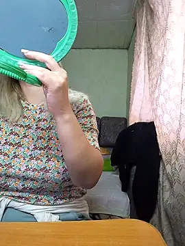 Snapshot of BustyBlond chatting on 10/13/25, 04:12 BustyBlond online show from 10/13/25, 04:12