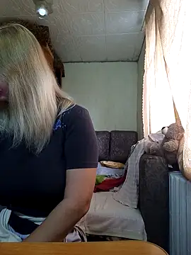 Snapshot of BustyBlond chatting on 10/24/25, 05:48 BustyBlond online show from 10/24/25, 05:48