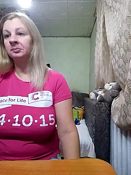 Snapshot of BustyBlond chatting on 11/14/25, 06:06 BustyBlond online show from 11/14/25, 06:06