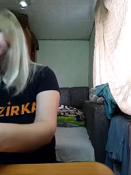 Snapshot of BustyBlond chatting on 11/16/25, 05:57 BustyBlond online show from 11/16/25, 05:57