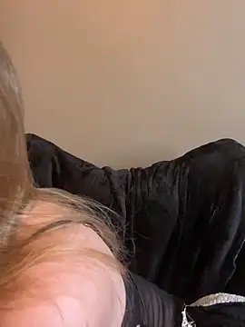 Snapshot of FoxyFrenchy chatting on 10/29/25, 05:36 FoxyFrenchy online show from 10/29/25, 05:36