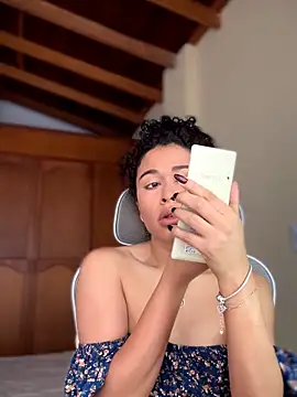 GabriSaenz online show from 11/25/25, 02:06