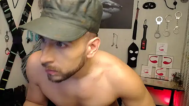 Snapshot of bayronfit chatting on 02/13/25, 12:46 bayronfit online show from 02/13/25, 12:46