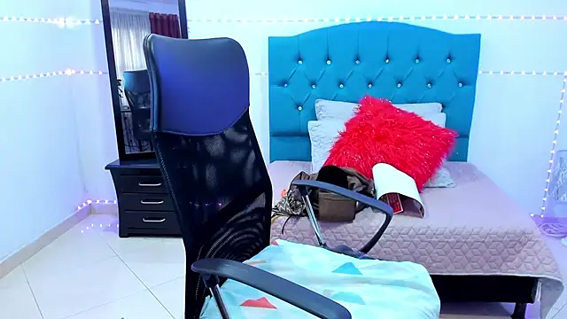 Snapshot of vaalery_sweet chatting on 02/04/25, 10:24 vaalery sweet online show from 02/04/25, 10:24