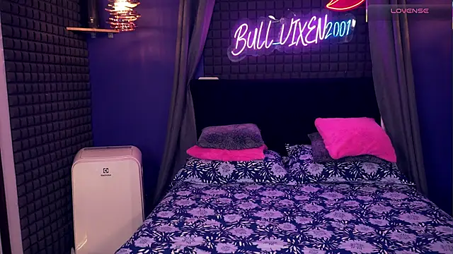 bull vixen2001 online show from 11/17/25, 10:37