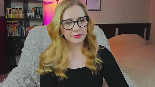 Snapshot of Lav_Tender chatting on 09/17/25, 07:37 Lav Tender online show from 09/17/25, 07:37