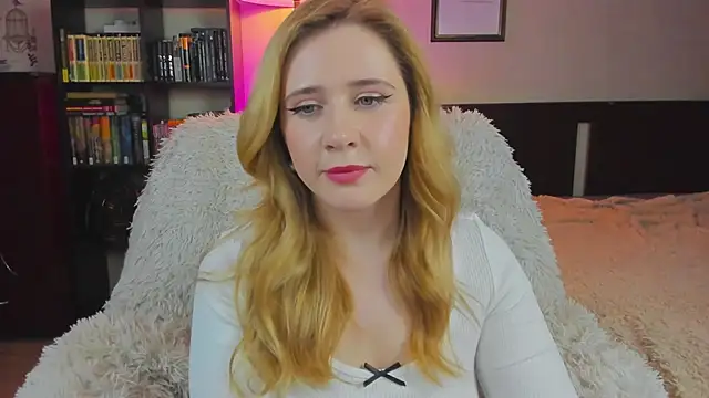 Snapshot of Lav_Tender chatting on 09/18/25, 09:50 Lav Tender online show from 09/18/25, 09:50