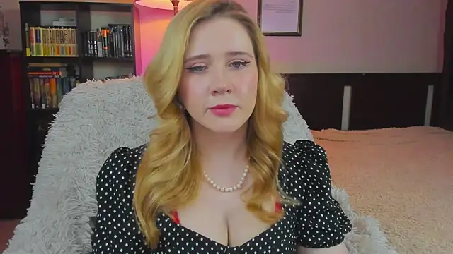 Snapshot of Lav_Tender chatting on 09/28/25, 09:42 Lav Tender online show from 09/28/25, 09:42