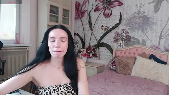 AliciaBow online show from 10/08/25, 12:03