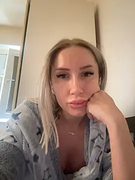 LexxiLow online show from 02/18/25, 08:49