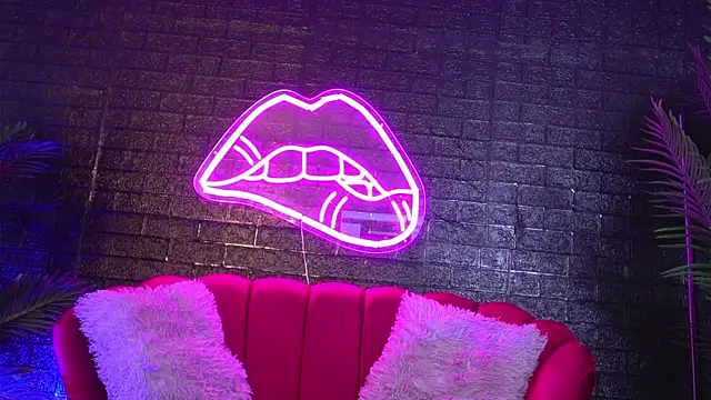 Snapshot of ScarlettQuate chatting on 12/04/24, 05:55 ScarlettQuate online show from 12/04/24, 05:55