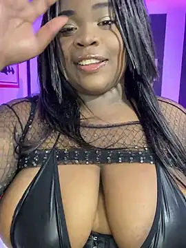 Snapshot of YeminaLeman chatting on 01/01/25, 10:56 YeminaLeman online show from 01/01/25, 10:56