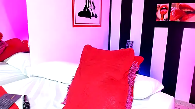 Snapshot of YeminaLeman chatting on 02/01/25, 11:27 YeminaLeman online show from 02/01/25, 11:27