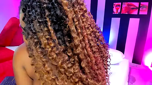 Snapshot of YeminaLeman chatting on 02/02/25, 04:00 YeminaLeman online show from 02/02/25, 04:00