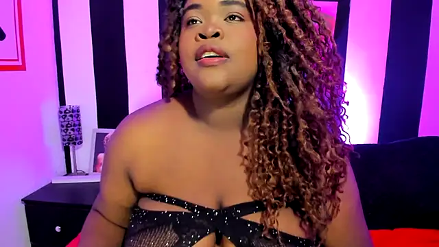 Snapshot of YeminaLeman chatting on 03/12/25, 01:08 YeminaLeman online show from 03/12/25, 01:08