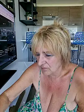 Snapshot of phryna@xh chatting on 06/11/26, 04:05 phrynaxh online show from 06/11/26, 04:05