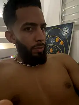 Snapshot of Alessandro__Rossi chatting on 11/14/25, 07:12 Alessandro Rossi online show from 11/14/25, 07:12