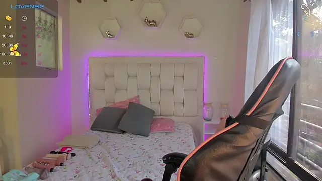 Snapshot of shanakendall chatting on 03/10/25, 01:54 shanakendall online show from 03/10/25, 01:54