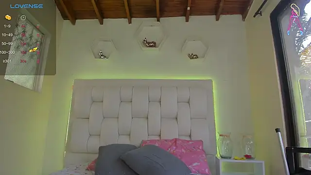 Snapshot of shanakendall chatting on 03/18/25, 02:04 shanakendall online show from 03/18/25, 02:04