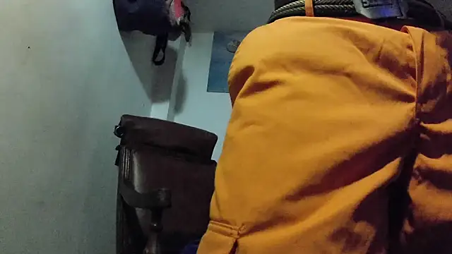 Snapshot of crazylatinguyy chatting on 11/17/25, 05:08 crazylatinguyy online show from 11/17/25, 05:08