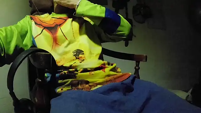 Snapshot of crazylatinguyy chatting on 11/19/25, 03:39 crazylatinguyy online show from 11/19/25, 03:39