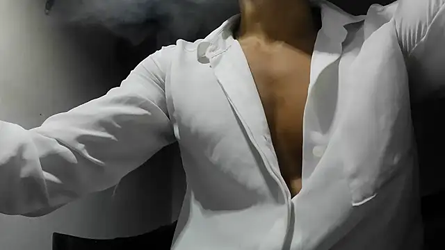 Snapshot of crazylatinguyy chatting on 11/29/25, 08:17 crazylatinguyy online show from 11/29/25, 08:17