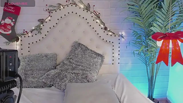 Snapshot of _Eurekaa_ chatting on 12/13/24, 11:39 Eurekaa online show from 12/13/24, 11:39