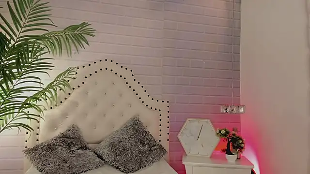 Snapshot of _Eurekaa_ chatting on 02/27/25, 10:53 Eurekaa online show from 02/27/25, 10:53