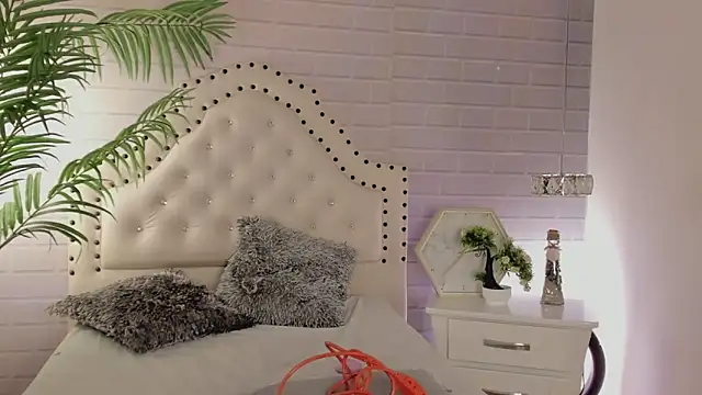 Snapshot of _Eurekaa_ chatting on 02/28/25, 08:28 Eurekaa online show from 02/28/25, 08:28