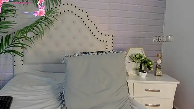 Snapshot of _Eurekaa_ chatting on 03/02/25, 02:41 Eurekaa online show from 03/02/25, 02:41