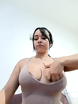 Snapshot of LindaGarcia22 chatting on 12/13/24, 04:22 LindaGarcia22 online show from 12/13/24, 04:22