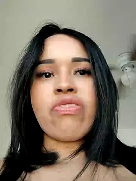 Snapshot of LindaGarcia22 chatting on 01/12/25, 06:05 LindaGarcia22 online show from 01/12/25, 06:05