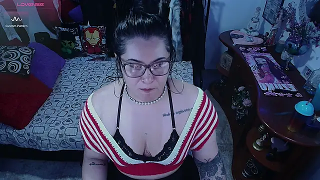 lufek23 online show from 09/19/25, 12:02