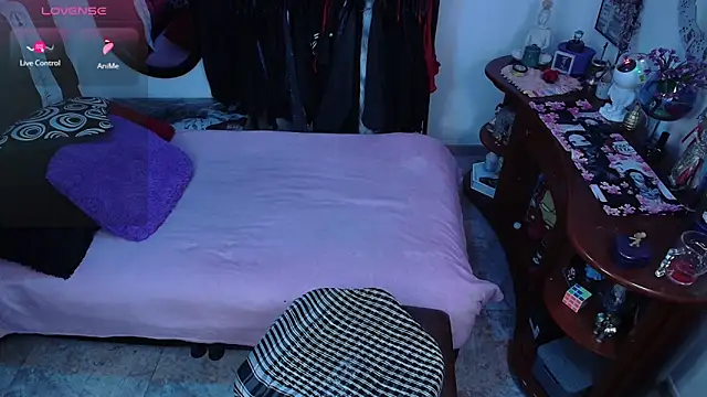 lufek23 online show from 03/25/26, 04:24