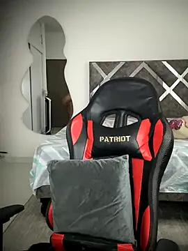 ValleryParker online show from 11/18/25, 10:03