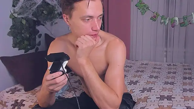 Snapshot of NigelStriker chatting on 10/19/25, 04:46 NigelStriker online show from 10/19/25, 04:46