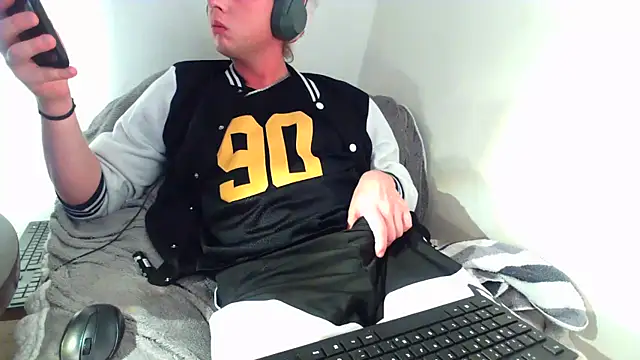 Snapshot of Tobi907790 chatting on 11/26/25, 11:39 Tobi907790 online show from 11/26/25, 11:39