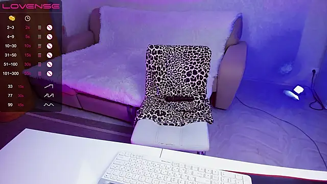 Snapshot of Rose-Baby chatting on 03/01/25, 06:00 Rose-Baby online show from 03/01/25, 06:00