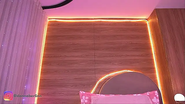 danna berlin  online show from 03/27/26, 07:24