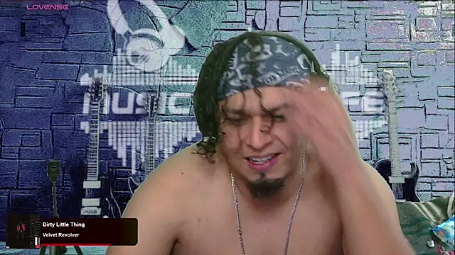 Snapshot of chino_roz chatting on 02/01/25, 03:18 chino roz online show from 02/01/25, 03:18
