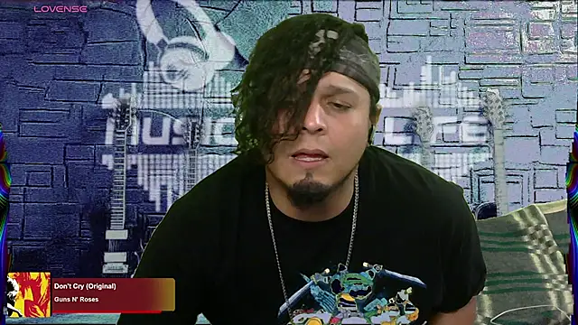 Snapshot of chino_roz chatting on 02/16/25, 08:43 chino roz online show from 02/16/25, 08:43