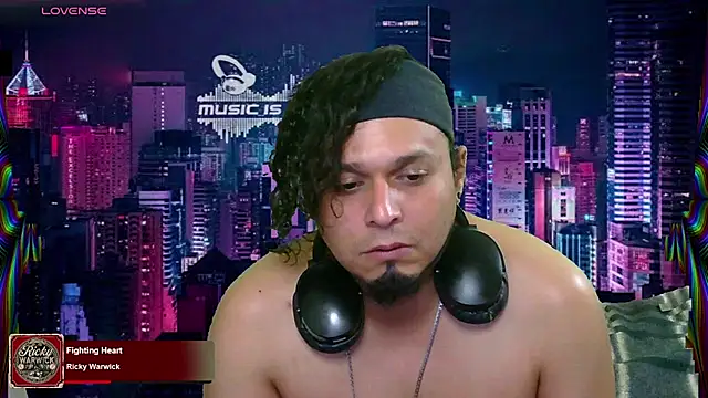 Snapshot of chino_roz chatting on 02/22/25, 12:16 chino roz online show from 02/22/25, 12:16