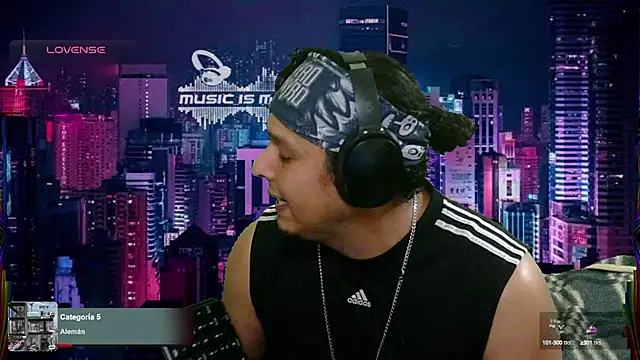 Snapshot of chino_roz chatting on 02/25/25, 03:05 chino roz online show from 02/25/25, 03:05
