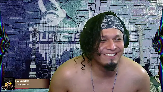 Snapshot of chino_roz chatting on 03/02/25, 02:32 chino roz online show from 03/02/25, 02:32