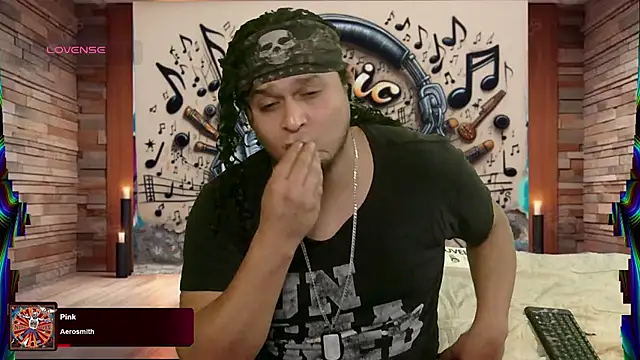Snapshot of chino_roz chatting on 03/11/25, 07:37 chino roz online show from 03/11/25, 07:37