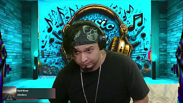 Snapshot of chino_roz chatting on 03/12/25, 02:12 chino roz online show from 03/12/25, 02:12